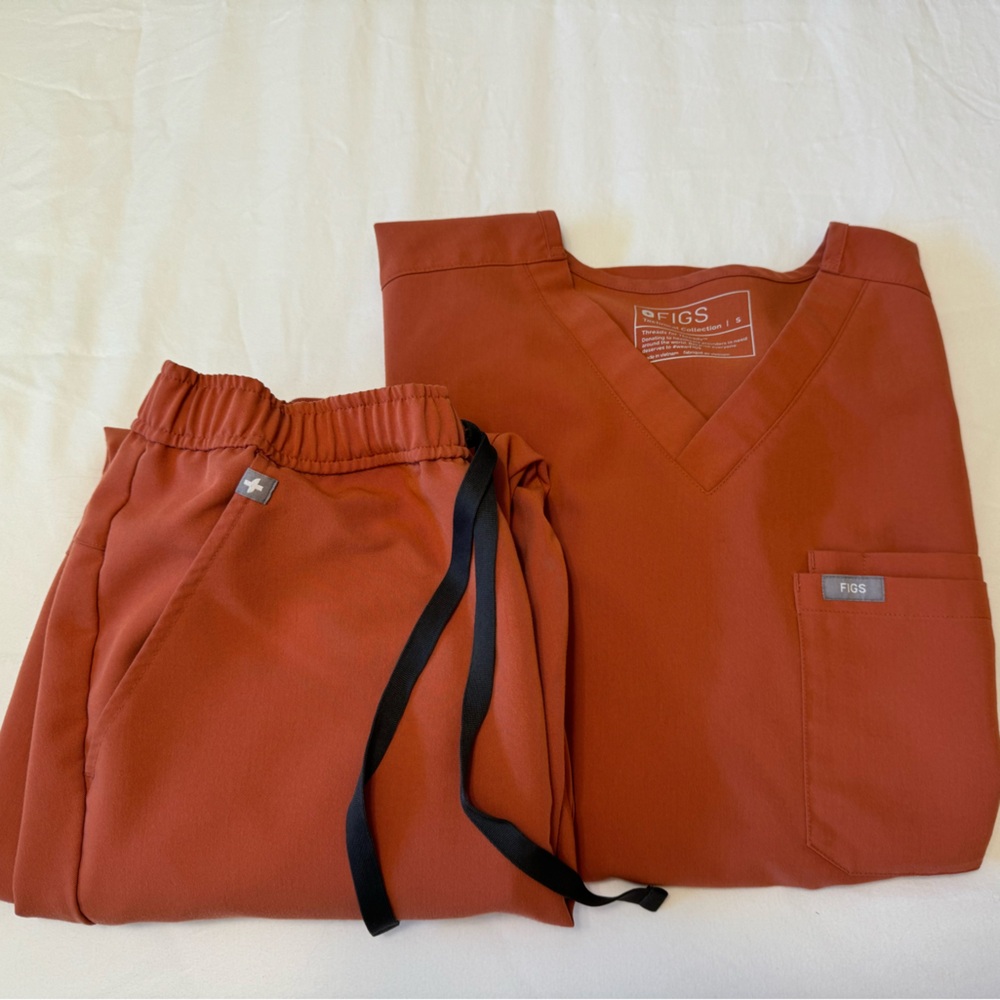Men’s FIGS Auburn Scrub Set